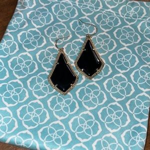 Kendra Scott classic dangle earring in black and gold